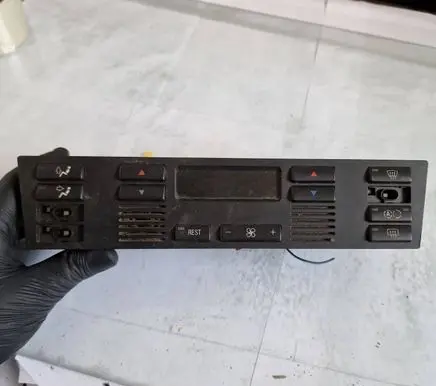 BMW 5 E39 Climate control unit 8377546 00304696 900250500000