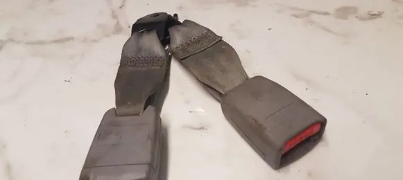 KIA Sorento Middle seatbelt buckle (rear) 