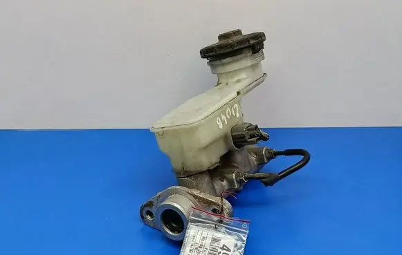 Master brake cylinder
