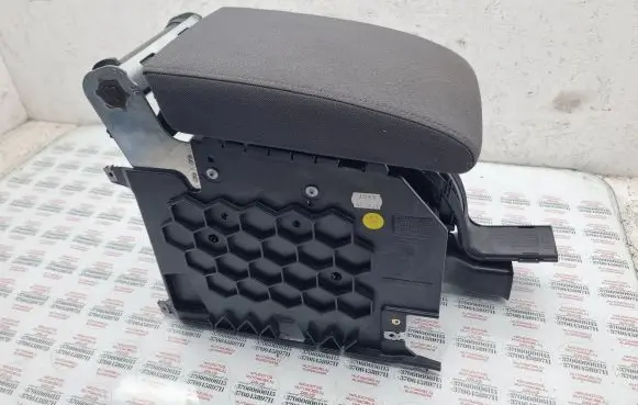 Volkswagen Golf Plus Armrest 5M0864251A 5M0864207B