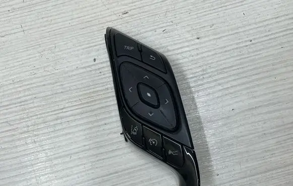Toyota C-HR I Steering wheel buttons/switches 75J388