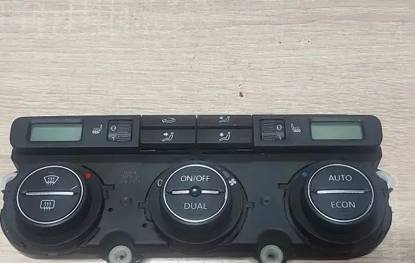 Volkswagen Touran I Climate control unit