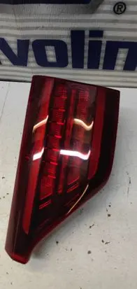 Tailgate rear/tail lights