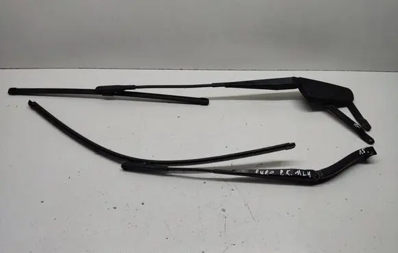 Front wiper blade arm