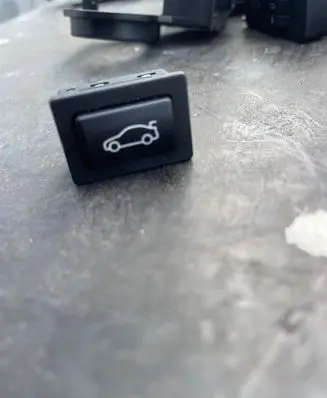 BMW 5 G30 G31 G38 Tailgate opening switch 9200316