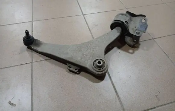 Volvo V70 Front lower control arm/wishbone