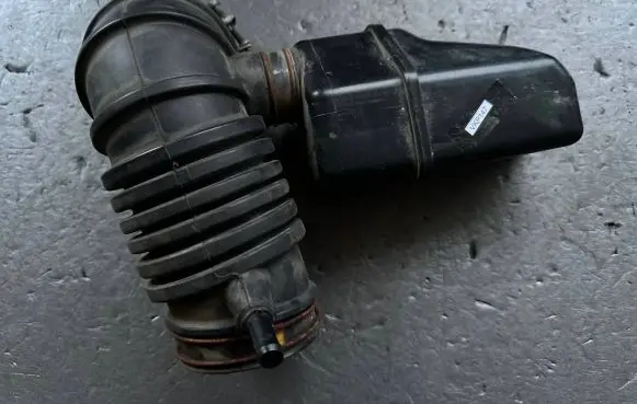 Mitsubishi Pajero Air intake hose/pipe MR404738 MR404745