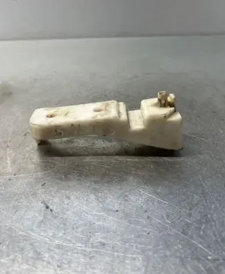 Headlight/headlamp mounting bracket