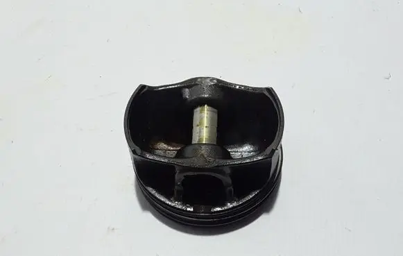 Piston with connecting rod