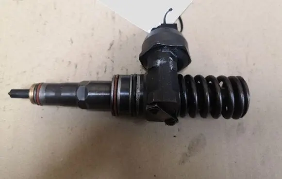 Volkswagen Polo Fuel injector 045130073T