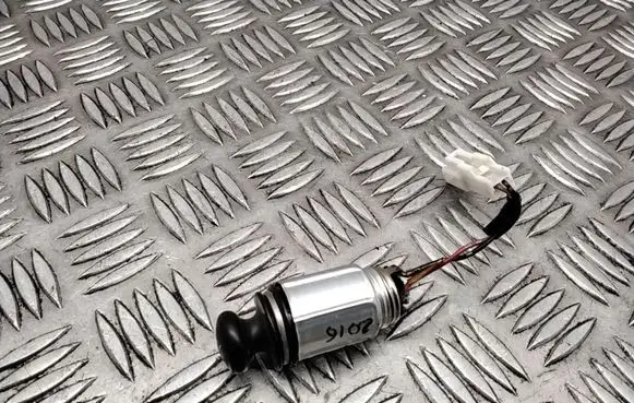 Volvo V70 Cigarette lighter front 