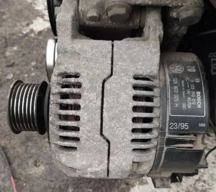 Volkswagen Golf III Generator/alternator 028903025h 0123310019