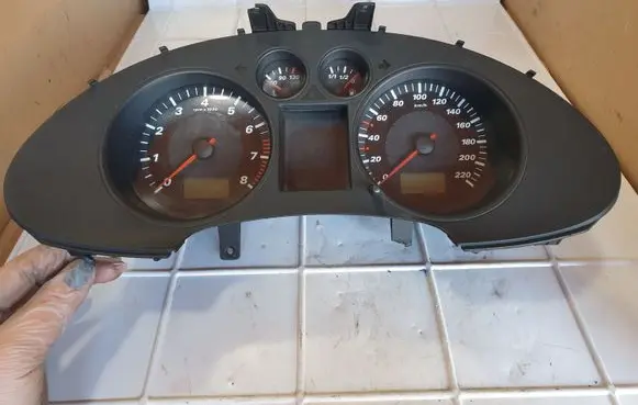 Speedometer (instrument cluster)