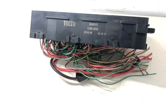 Volvo S60 Fuse module 8688040 518818000