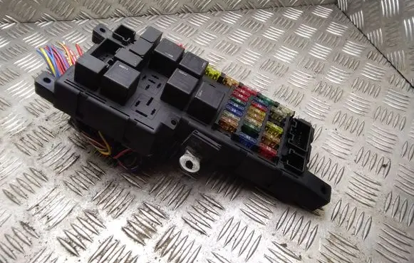 Volvo S60 Fuse module 8637841