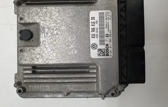 Volkswagen Touran I Engine control unit/module 03G906016BQ 0281011906
