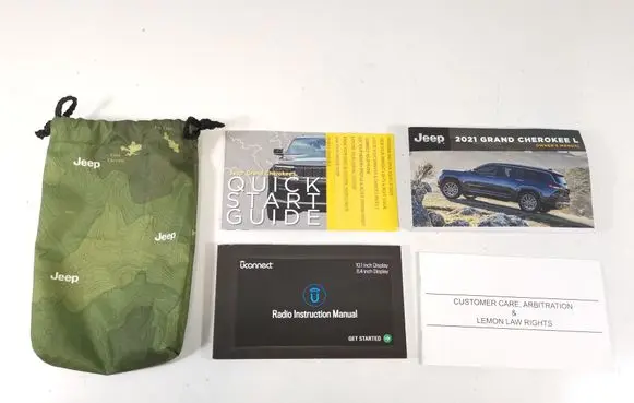 Jeep Grand Cherokee WL Owners service history hand book Unknown