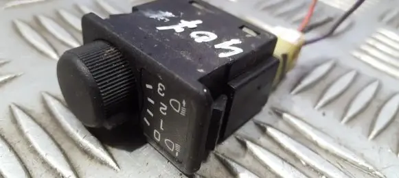 Nissan Almera N16 Headlight level height control switch 37024A
