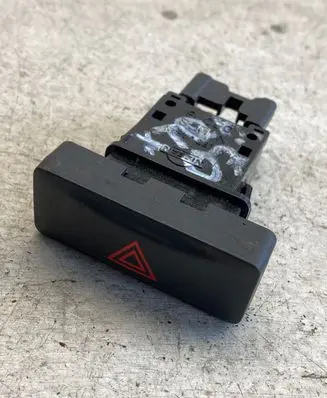 Nissan X-Trail T31 Hazard light switch 06016