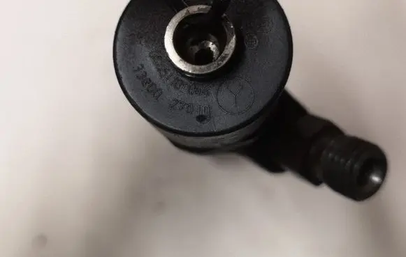 Hyundai Tucson JM Fuel injector 0445110064