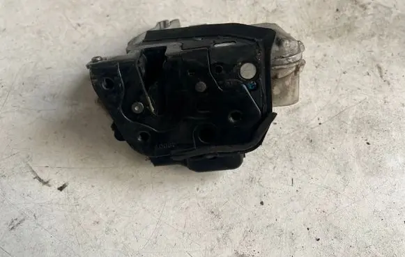 Audi A4 S4 B7 8E 8H Front door lock 8E2837016AA