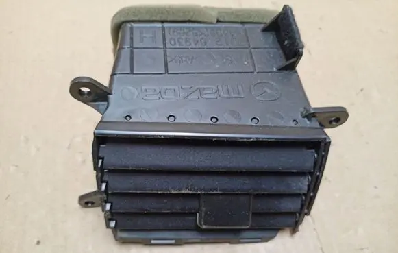 Rear air vent grill