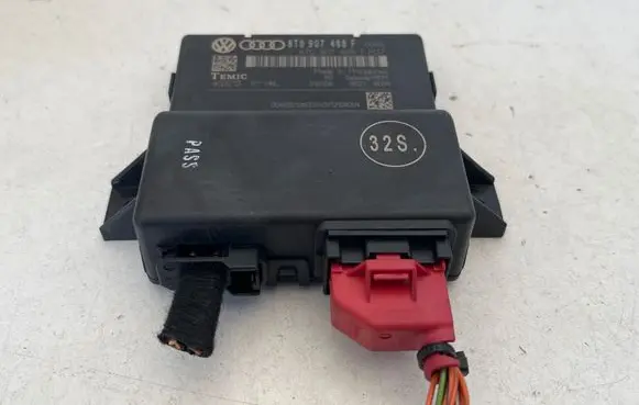 Audi A4 S4 B8 8K Gateway control module 8T0907468F