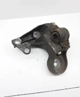 Audi A4 S4 B7 8E 8H Engine mounting bracket 8E0199352F