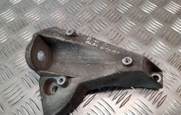 Gearbox mounting bracket
