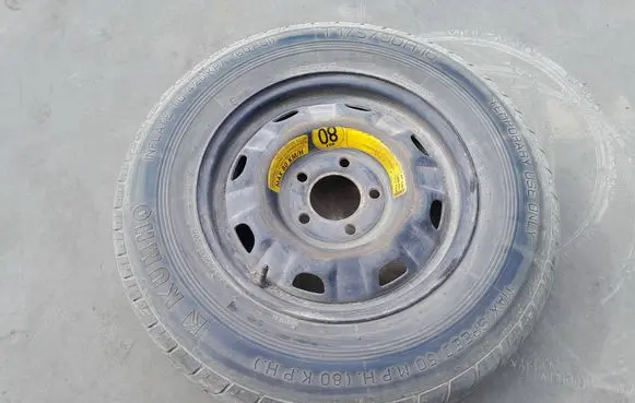 SsangYong Rexton I R16 spare wheel