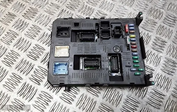 Peugeot 607 Fuse module 9663510280