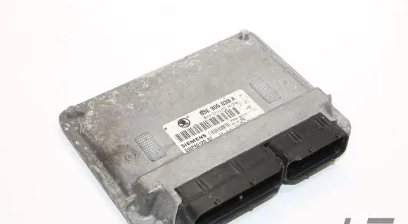 Skoda Fabia Mk1 (6Y) Engine control unit/module 03E906033A
