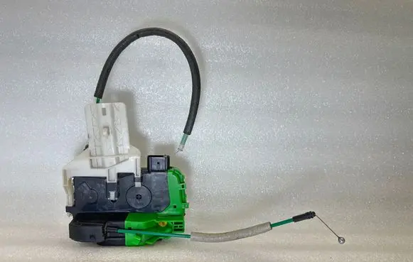 Hyundai i40 Front door lock 813103Z000