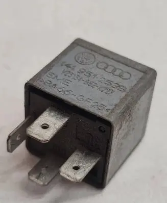 Audi A4 S4 B5 8D Other relay 141951253B PA66GF25 V23134B52X227