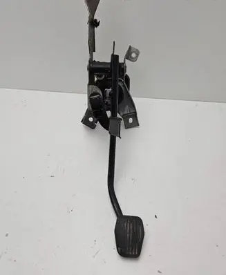 Ford Focus Clutch pedal 4M517B633YG 11186M07