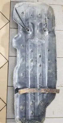 Toyota Hilux (AN10, AN20, AN30) Fuel tank bottom protection 