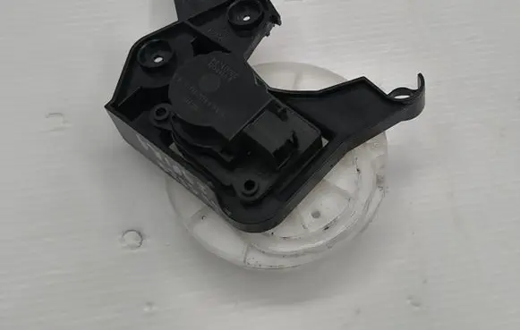 Opel Zafira C A/C air flow flap actuator/motor DA644001U