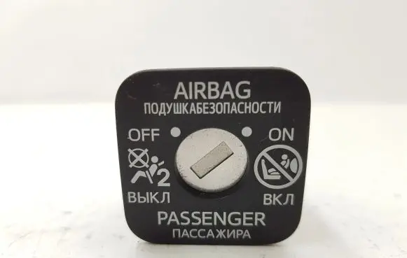 Passenger airbag on/off switch