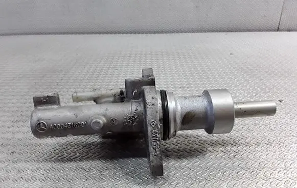 Mercedes-Benz Vito Viano W639 Master brake cylinder A0004316901