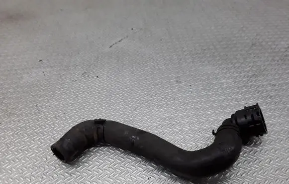Volkswagen Touran I Engine coolant pipe/hose