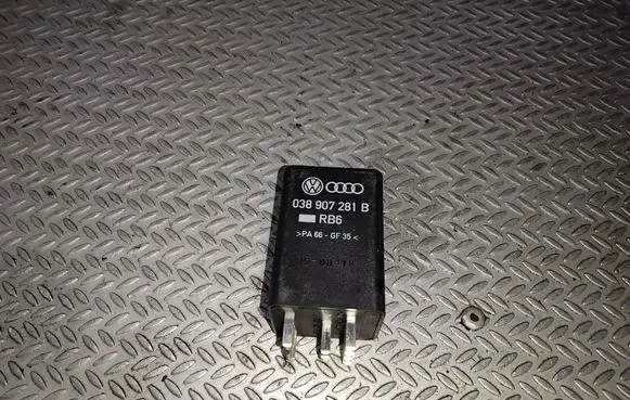 Volkswagen PASSAT B6 Glow plug pre-heat relay 038907281B