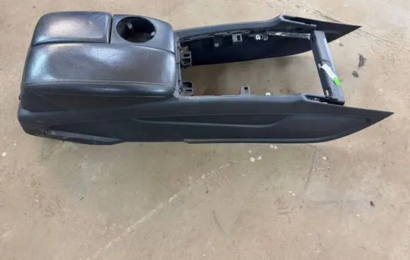 Audi Q7 4L Armrest 