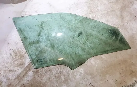 Peugeot 406 Front door window glass four-door