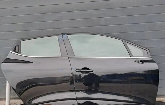 Renault Clio IV Front door