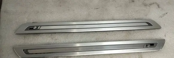 Volkswagen Tiguan Front sill trim cover 5N0853537C