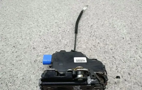 Skoda Fabia Mk2 (5J) Front door lock 3B1837015AR