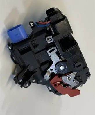 Volkswagen Golf V Rear door lock 7L0839015D