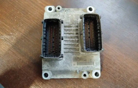 Alfa Romeo 147 Engine control unit/module 0261206715