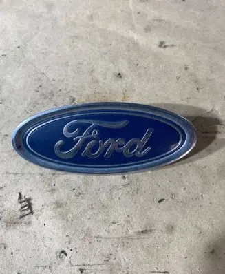 Manufacturer badge logo/emblem
