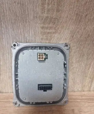 Audi R8 42 Voltage converter/converter module 420907472A